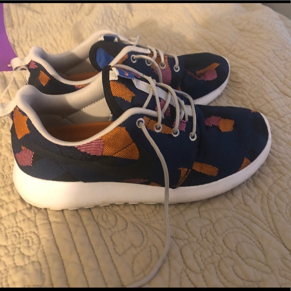 Nike Shoes - Nike Roshe One (Women’s shoes 8.5)